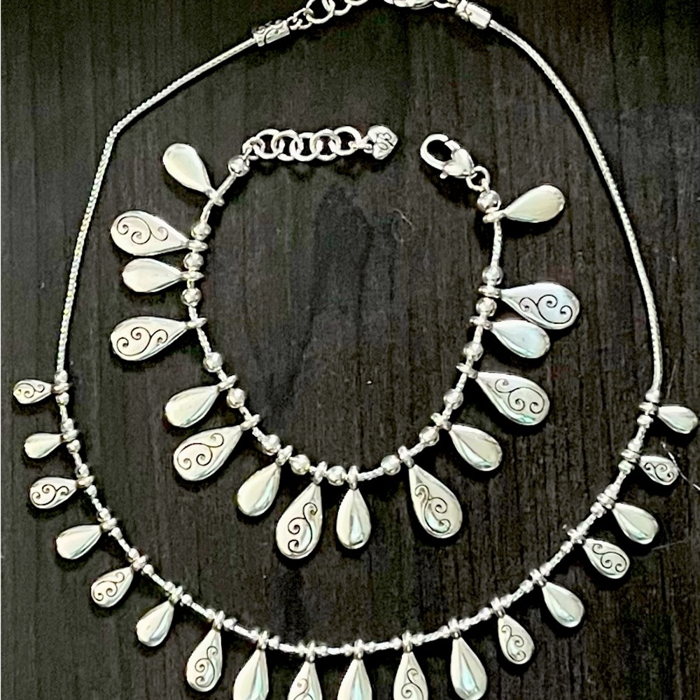Gorgeous Brighton Necklace with matching bracelet, Lightly used.